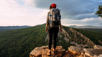 Les Applications pour une Aventure en Solo en Toute Sécurité : Des Indispensables pour Toutes les Voyageuses !