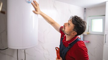 Ce petit boîtier réduit la consommation du chauffe-eau de 30%. Voici comment il fonctionne (astuce de plombier)