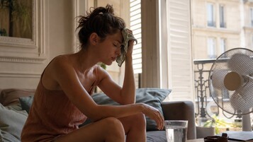 Canicule : 4 gestes anti-chaleur qui ne servent à rien (et celui qui vous coûte 130 € par mois)
