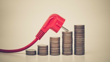 pile de pièces avec prise électrique