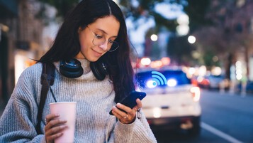 woman-on-her-smartphone