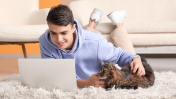 boy-laptop-cat