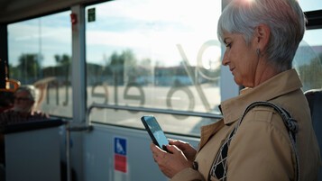 woman-smartphone-bus