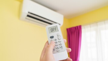« Juste OFF ? Mauvais réflexe » : Voici pourquoi il ne faut pas juste éteindre sa clim à l'automne