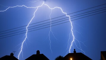 Orages : pensez-vous être bien protégé en éteignant juste vos appareils électriques ? (La réponse est non)