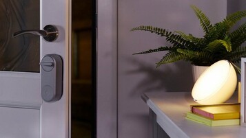 Maison intelligente : les serrures Yale et les éclairages Philips Hue se synchronisent