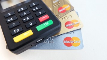 Le plafonnement des frais bancaires à 25 euros désormais mieux encadré.