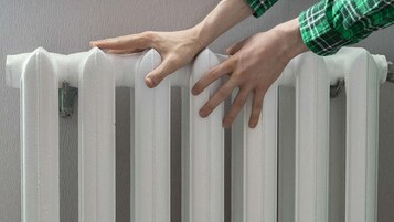 Vos radiateurs peinent à chauffer ? La solution se cache dans cet appareil que vous utilisez chaque matin