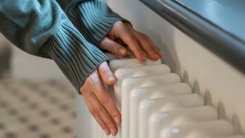 Chauffage : j'ai testé pour vous les astuces qui font vraiment baisser la facture (et celles qui ne servent à rien)