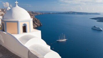 Vacances à Santorin : des réductions jusqu’à -40 % sur les hôtels