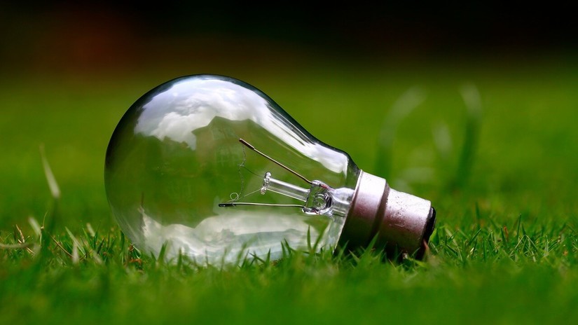 Ampoule sur herbe