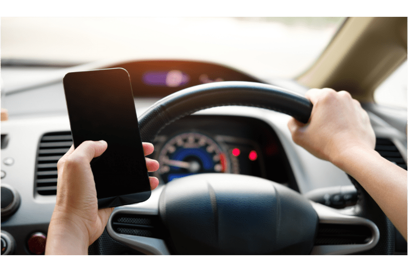 Téléphone au volant : "fléau" de la sécurité routière selon Axa Prévention