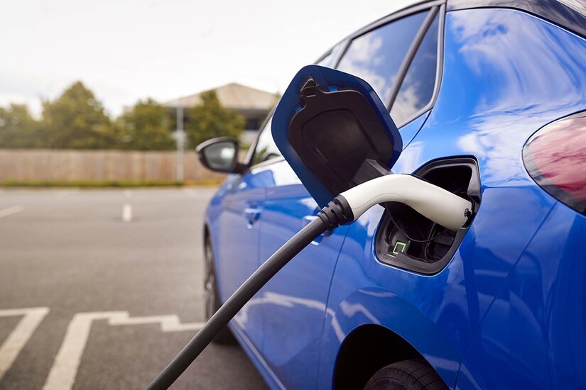 Tesla, Dacia, Mercedes : le classement officiel des voitures électriques qui consomment le moins en 2026