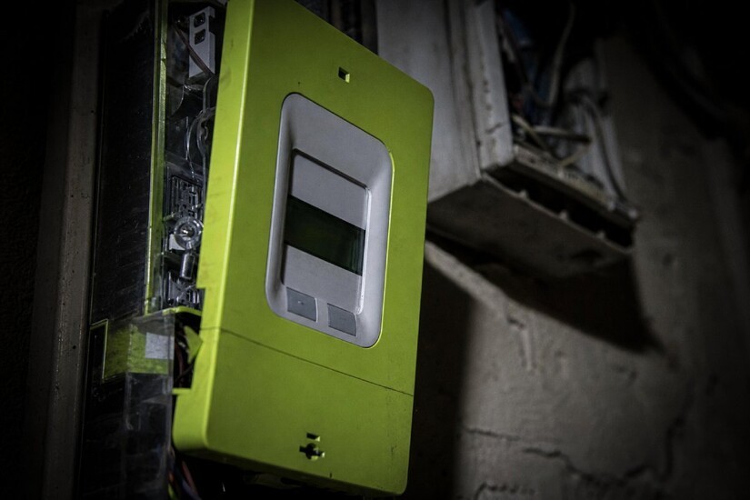 Votre voisin trafique son compteur ? Voici ce que ça coûte sur votre facture d'électricité