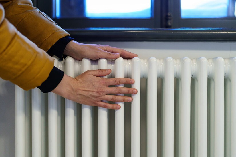 Le geste que les experts recommandent de faire à 17h30 chaque jour pour réduire la facture de chauffage