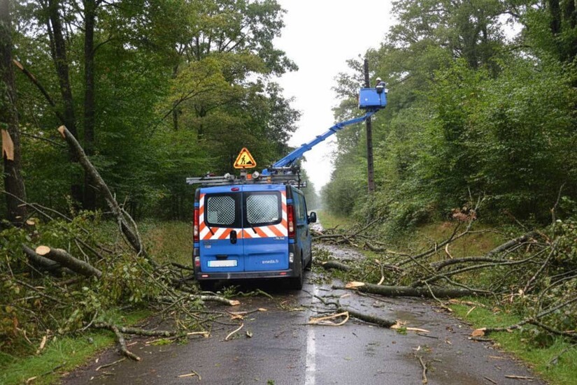 Goretti : 380.000 foyers privés de courant, le plan d'urgence d'Enedis pour éviter un week-end dans le noir