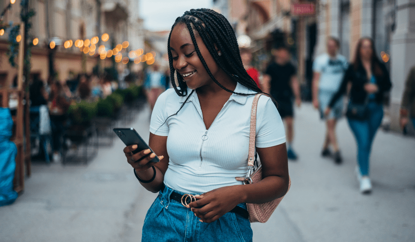 black-woman-smartphone