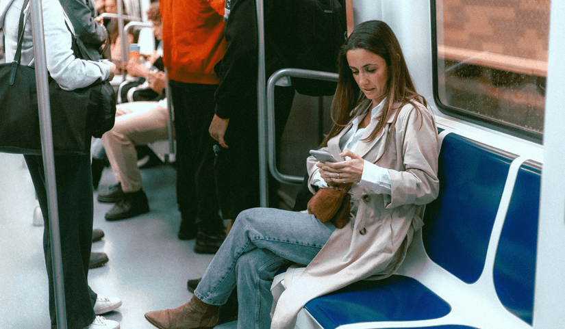 woman-smartphone-subway