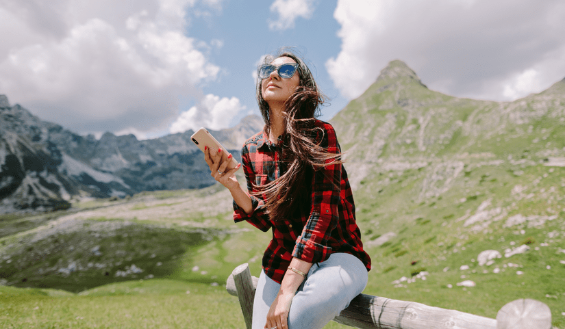 woman-nature-smartphone