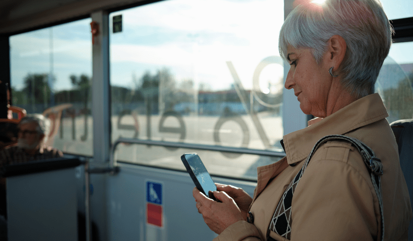 woman-smartphone-bus