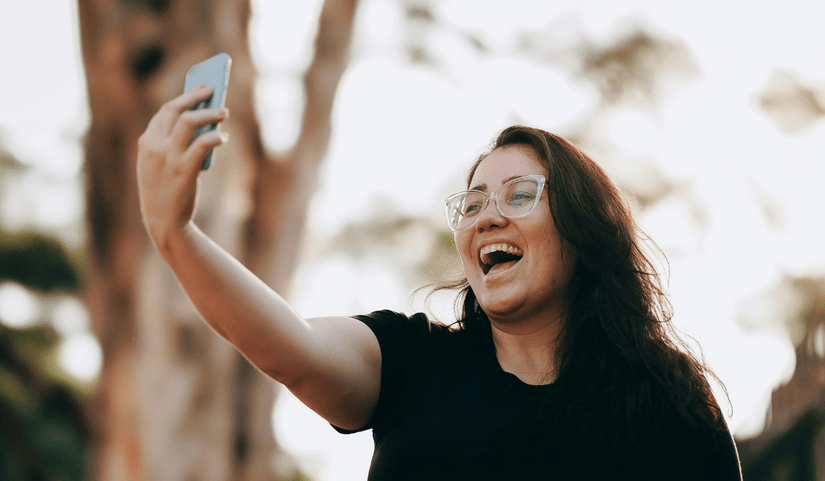 happy-woman-smartphone