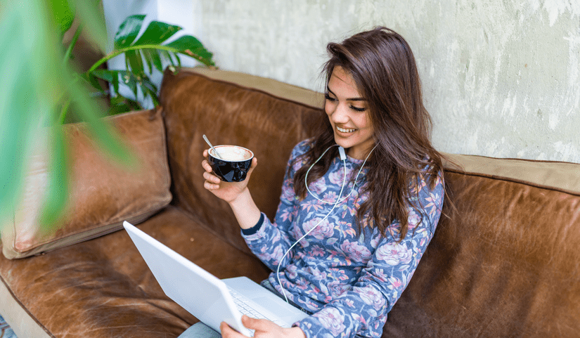 woman-coffee-laptop
