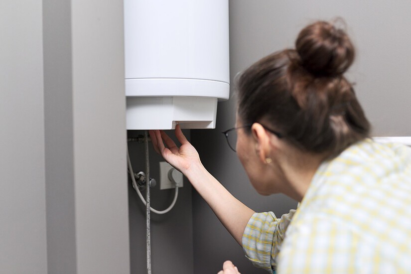"La plupart des gens règlent mal leur chauffe-eau" : l'astuce de mon plombier qui a réduit ma facture de 150€