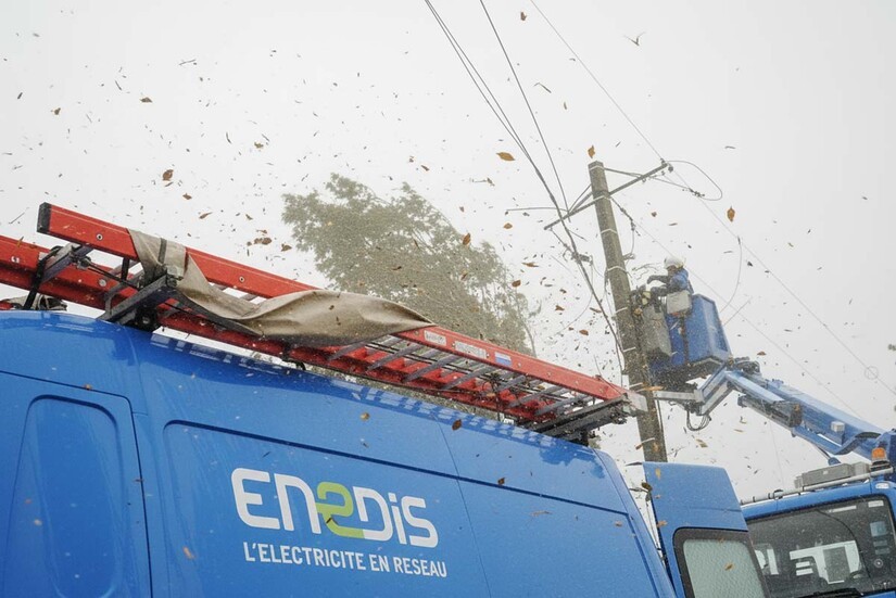 Tempête Nils : 900 000 foyers sans électricité, suivez l'évolution des coupures en direct