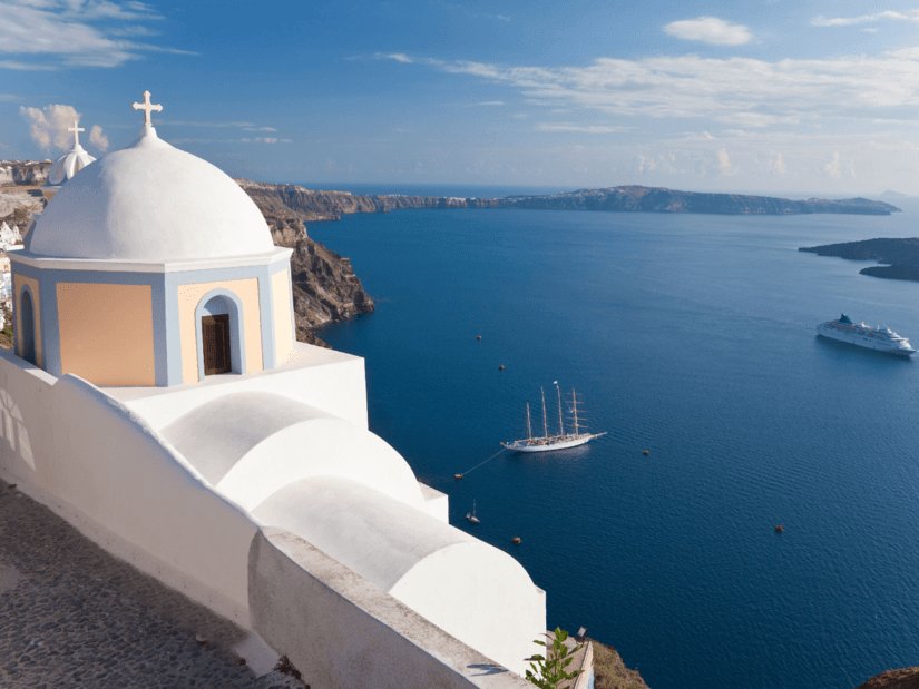 Vacances à Santorin : des réductions jusqu’à -40 % sur les hôtels