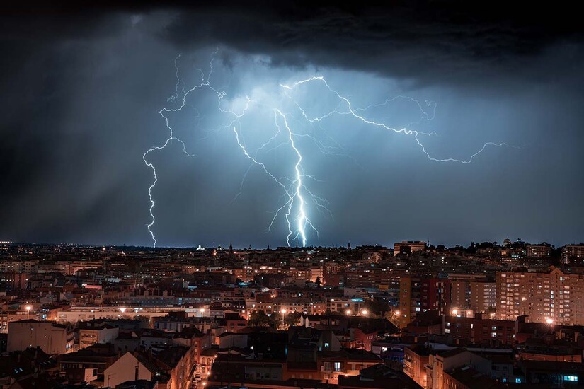 « Bombe météorologique » : 5 gestes à faire absolument ce mercredi soir pour protéger vos appareils électriques
