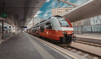 Internet dans le train : quel opérateur offre la meilleure connexion en voyage ?